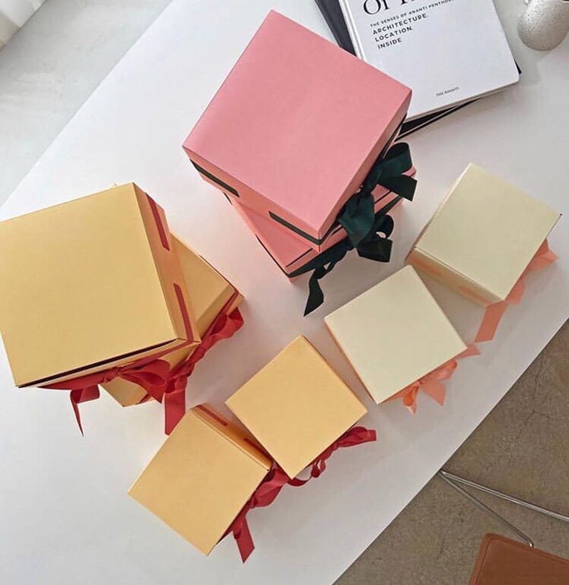 cake packaging box with ribbon