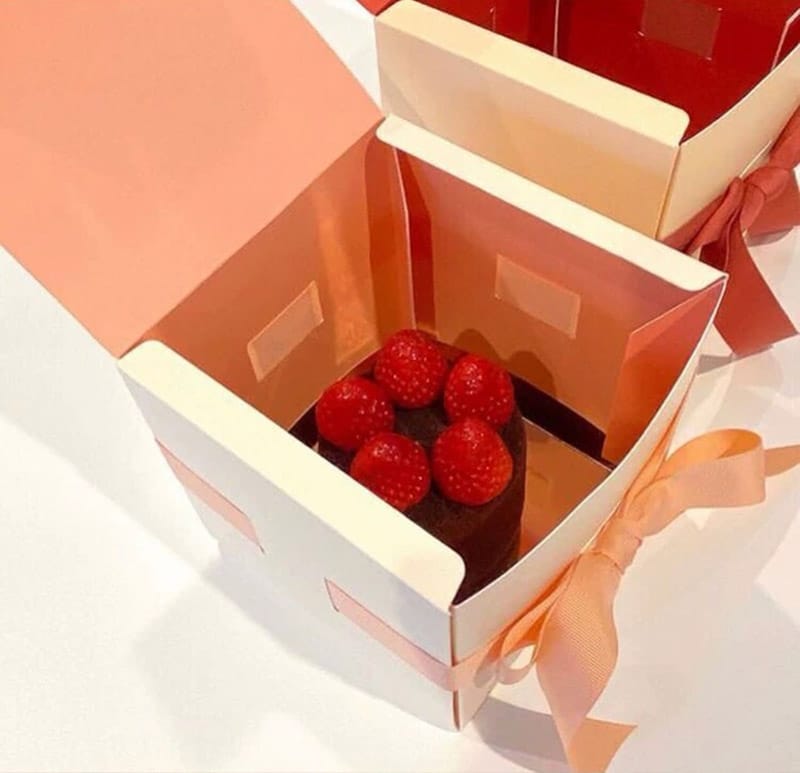cake packaging box with ribbon