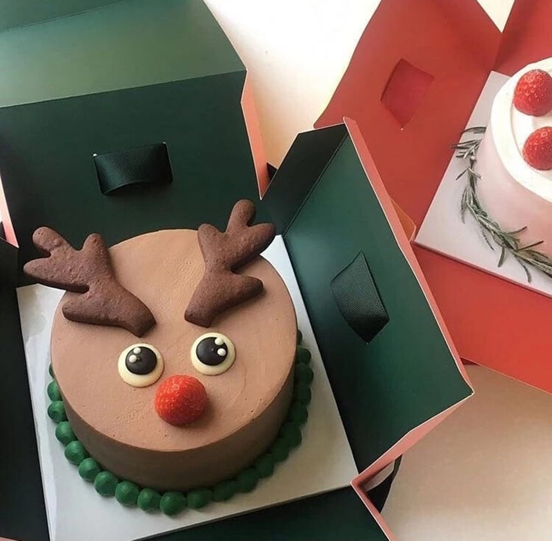 cake packaging box with ribbon