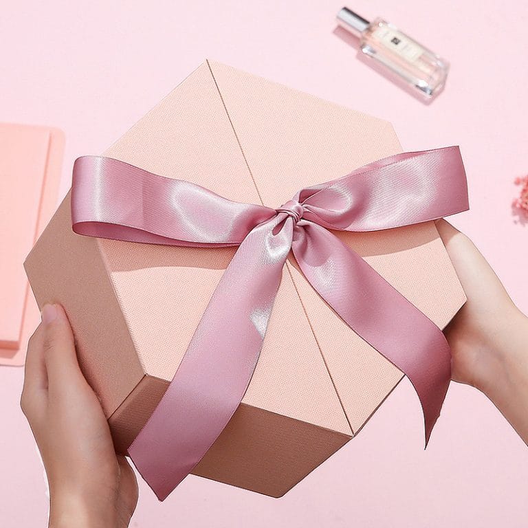 Hexagonal gift folding box