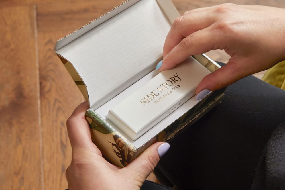custom rigid and corrugate boxes：Discover the Artistry Behind Side Story Perfume