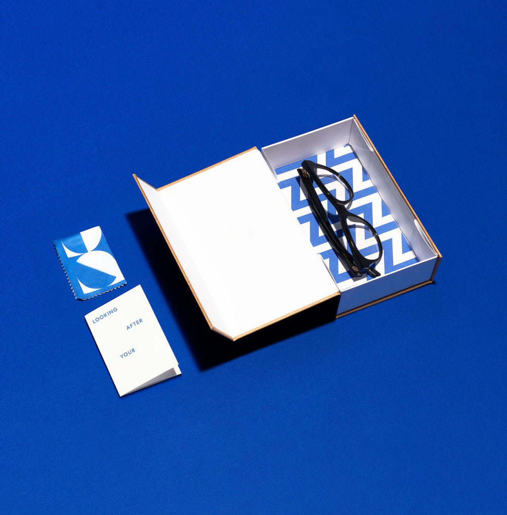 Flip-up Glasses Packaging