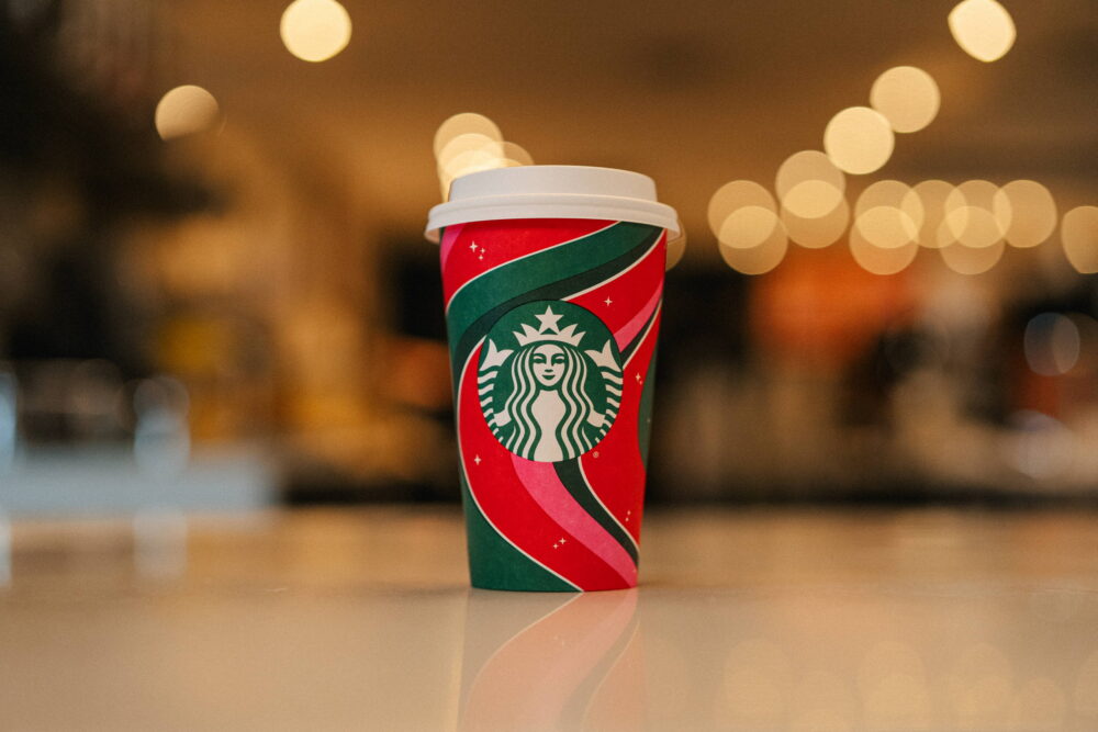 1734368375_Custom-Cup-Packaging-Elevate-Your-Holiday-Spirit-with-Unique-Boxes.jpg